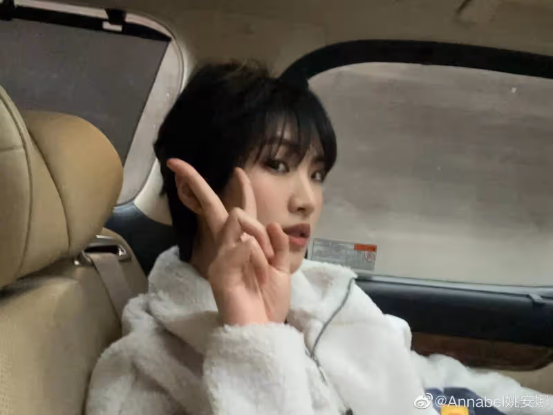 姚安娜曬近照:P圖後依然五官普通無明星氣質,在娛樂圈前途堪憂