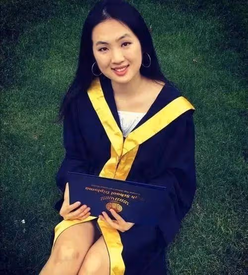 姚安娜曬近照:P圖後依然五官普通無明星氣質,在娛樂圈前途堪憂