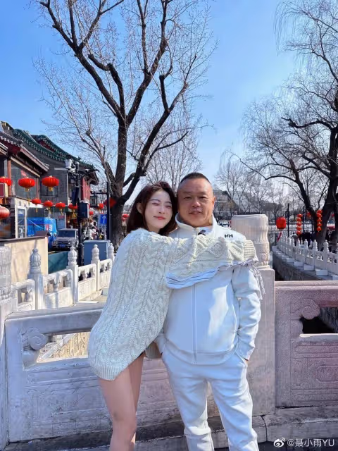 聶小雨:在父親面前依然時尚性感,大冬天穿那麼薄,為流量不容易