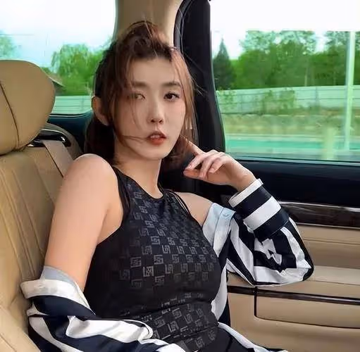 聶小雨:在父親面前依然時尚性感,大冬天穿那麼薄,為流量不容易