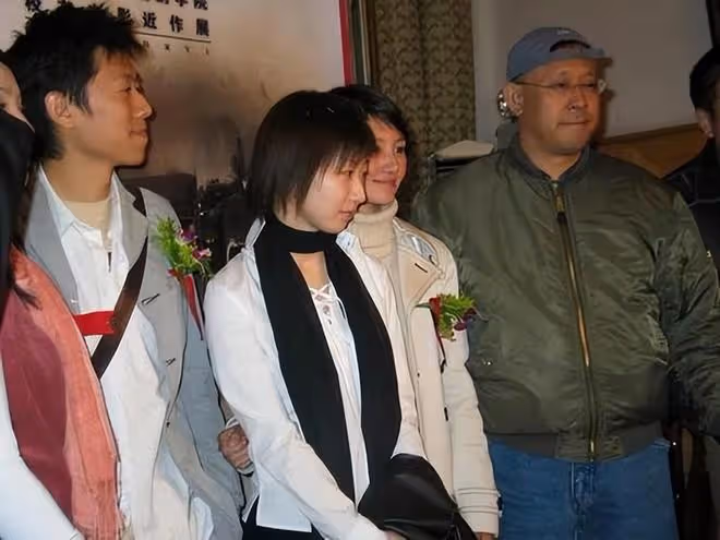 結婚12年有11個孩子,32歲嫁給最年輕影帝,無緋聞