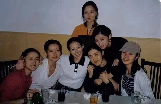 結婚12年有11個孩子,32歲嫁給最年輕影帝,無緋聞