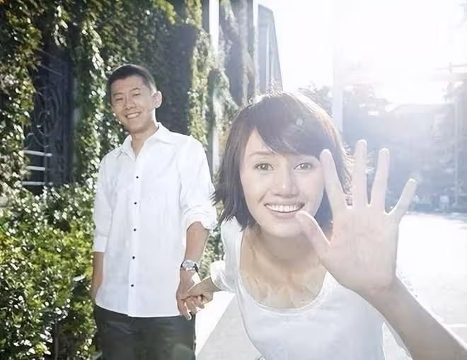 結婚12年有11個孩子,32歲嫁給最年輕影帝,無緋聞