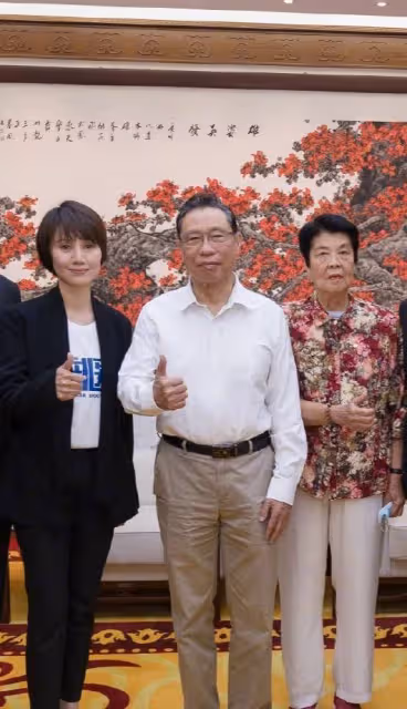 結婚12年有11個孩子,32歲嫁給最年輕影帝,無緋聞
