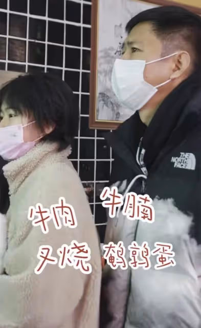 王一楠一家三口罕同框!高鑫溫柔望著女兒,愛女氣質出眾像爸爸