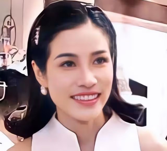 詩妮娜二十歲進宮貼身伴駕，隱退出局認清現實，翻盤無望不再風光