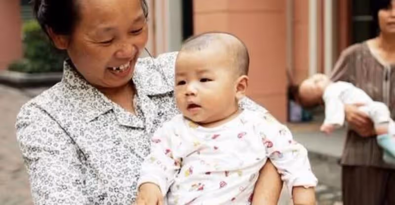 「媽老了，養不起你7歲的弟弟」，女兒連懟三句，母親啞口無言