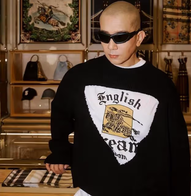 具俊曄最新扮酷:穿3年前的舊衣服自拍,自信又有嘻哈風