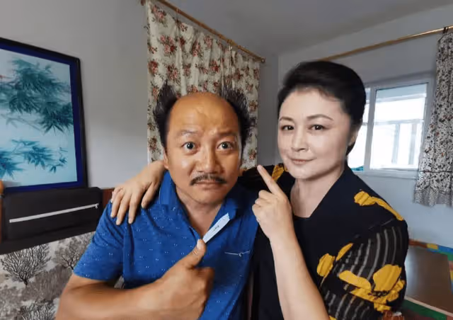 趙本山愛徒王小利唐鑒軍出車禍，車主曬出合影，結果被網友玩壞了