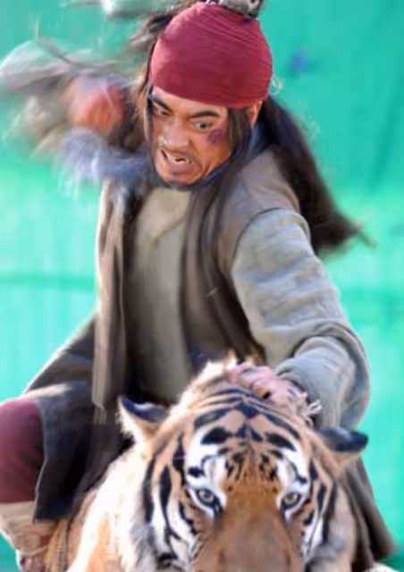 陳龍:與小10歲嬌妻相識15天便訂婚,如今一家四口其樂融融
