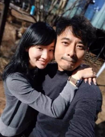 陳龍:與小10歲嬌妻相識15天便訂婚,如今一家四口其樂融融