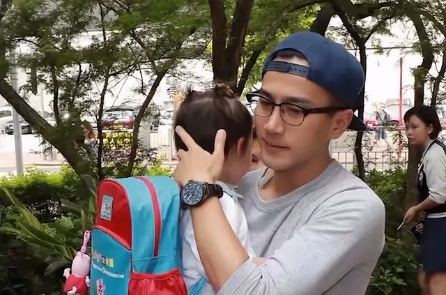 離婚剛過5年，吃完楊冪「紅利」的劉愷威，再一次回到了他的怪圈