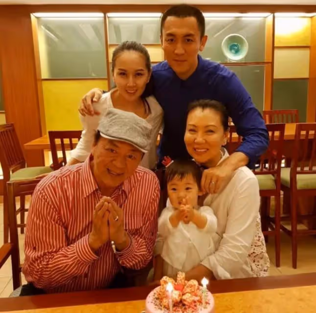 76歲狄龍發生車禍，67歲妻子陶敏明同行，兒子譚俊彥披露車禍細節