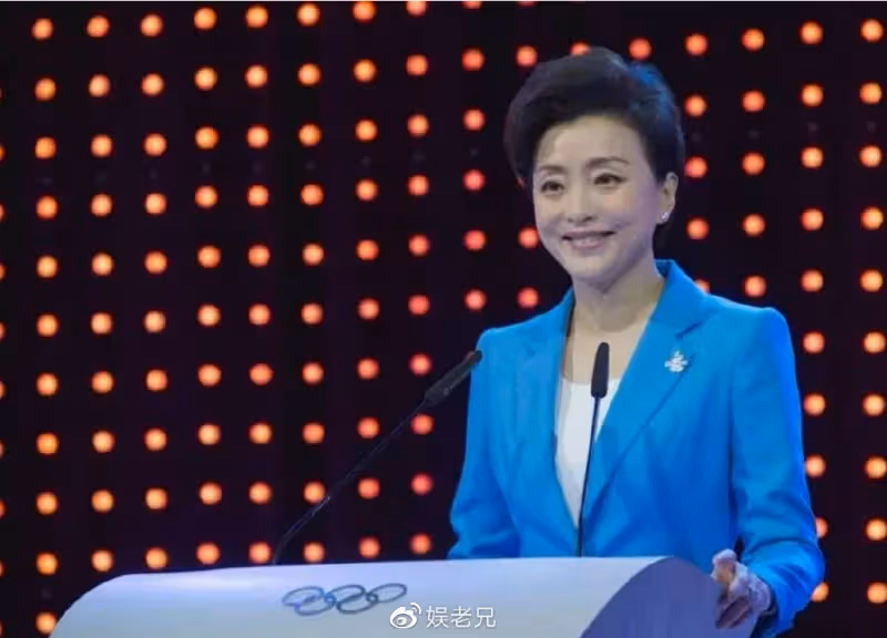 54歲楊瀾近況：紐約某大學任教，老態明顯，疑似移居美國！