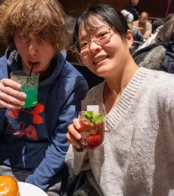 許可馨:我一個月35萬生活費,只能穿廉價毛衣,坐公交車秀恩愛!