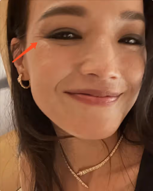 舒淇自信懟臉拍,拒絕用濾鏡美顏,肌膚黝黑魚尾紋清晰可見依然很美