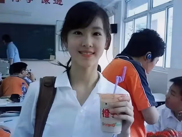 49歲劉強東三胎得子!把章澤天女兒寵上天,17歲長子是他一生的痛