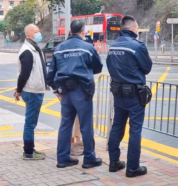 76歲狄龍與妻子出車禍!開百萬豪車出門跟公交相撞,所幸人沒受傷