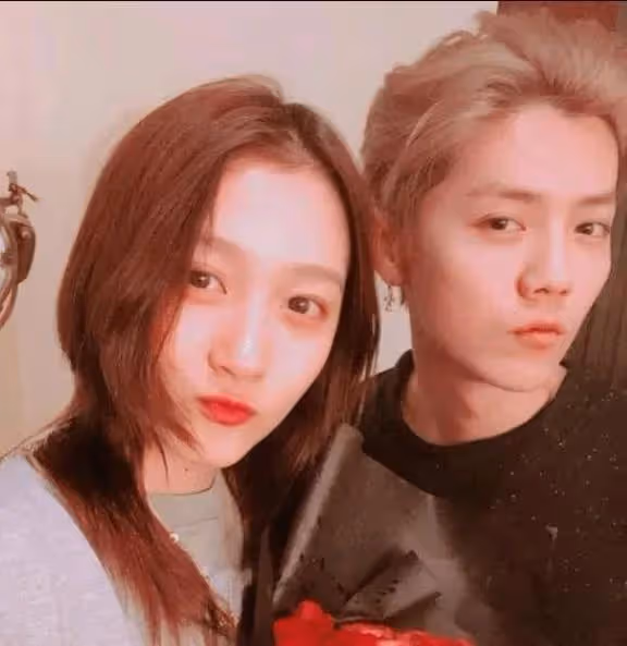 突發!迪麗熱巴被造謠懷孕後,關曉彤又被傳懷孕,將和鹿晗結婚