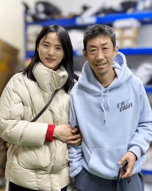 瘋驢子扮演者走紅仍低調!打扮樸素獨自寄快遞,與粉絲合照無架子