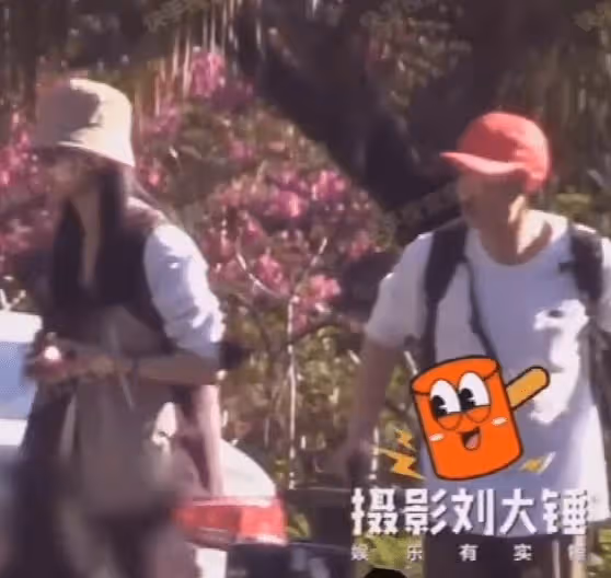 谷嘉誠蓋玥希疑似戀情曝光!兩人十指緊扣逛超市,和女方家長吃飯