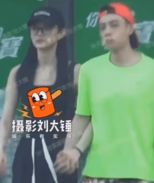 谷嘉誠蓋玥希疑似戀情曝光!兩人十指緊扣逛超市,和女方家長吃飯