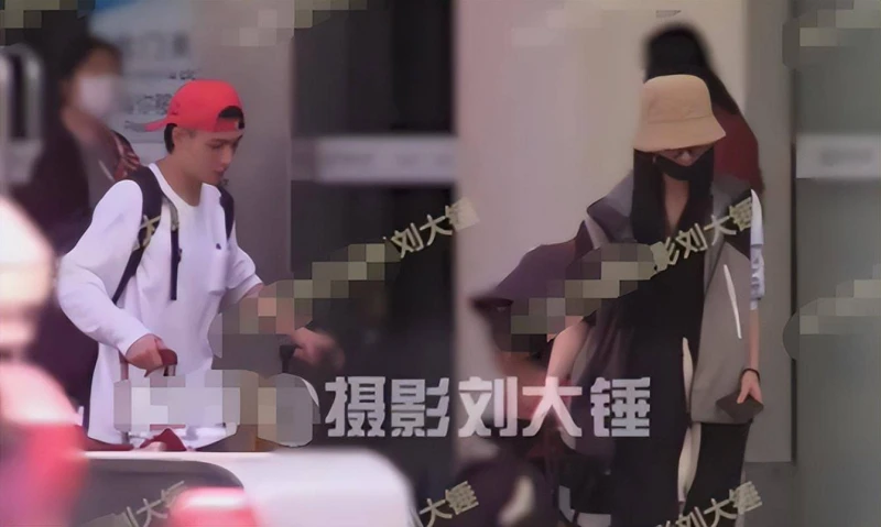 谷嘉誠戀情曝光,牽手蓋玥希同游三亞,男方為準岳父母夾菜獻殷勤