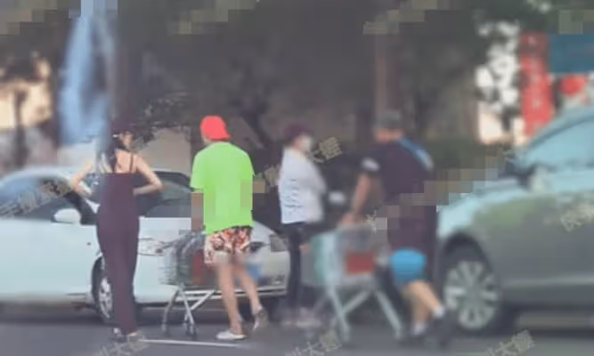 谷嘉誠戀情曝光，牽手蓋玥希同游三亞，男方為準岳父母夾菜獻殷勤