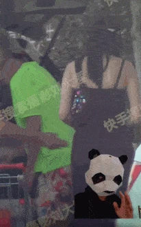 谷嘉誠戀情曝光,牽手蓋玥希同游三亞,男方為準岳父母夾菜獻殷勤