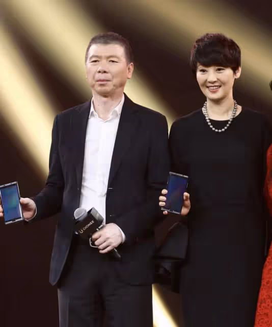 曝54歲楊瀾移居美國!黑眼圈濃似大熊貓,素顏鬢角斑白禿頭仍優雅
