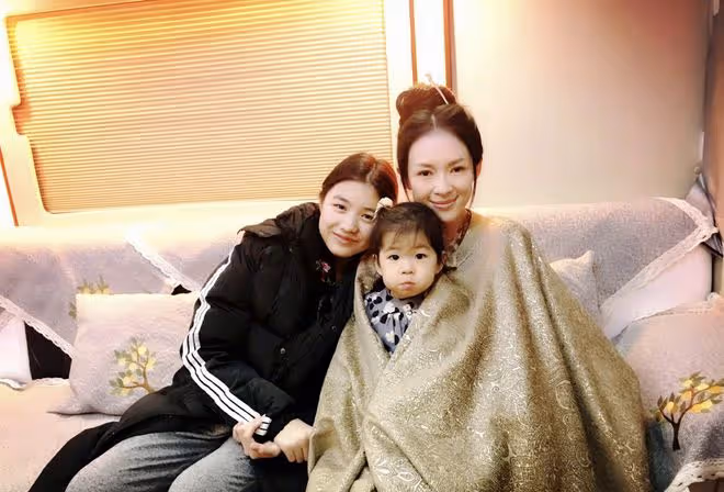 汪峰神秘二女兒汪璟怡近照曝光,父女倆逛街買鑽戒疑為章子怡慶生