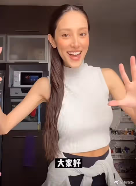 鄭嘉穎嬌妻三胎產後一月瘦成皮包骨，手臂纖細被指毫無美感