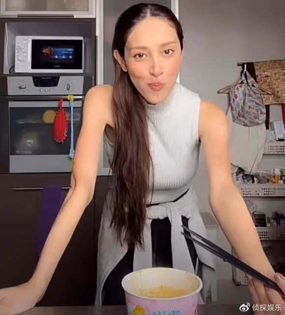 鄭嘉穎嬌妻三胎產後一月瘦成皮包骨,手臂纖細被指毫無美感