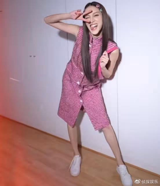 鄭嘉穎嬌妻三胎產後一月瘦成皮包骨,手臂纖細被指毫無美感