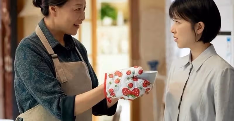 婆婆半夜不睡覺，吵鬧著要接小姑子來同住，兒媳：養老院有雙人間