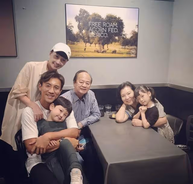 76歲影帝狄龍自駕出車禍!開百萬豪車帶小19歲嬌妻,與公交車相撞