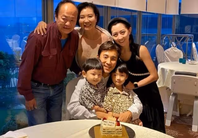 驚險！76歲知名港星攜妻駕車遇交通意外，近年曾多次被傳離世消息