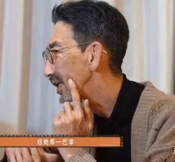分享昔日拍戲辛酸!香港老戲骨曝曾被女演員掌摑:打一巴掌後暈了
