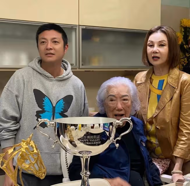 林建岳98歲老母愛駒奪冠,謝玲玲發文祝賀,離婚後與婆婆親如母女