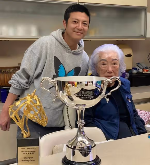 林建岳98歲老母愛駒奪冠,謝玲玲發文祝賀,離婚後與婆婆親如母女