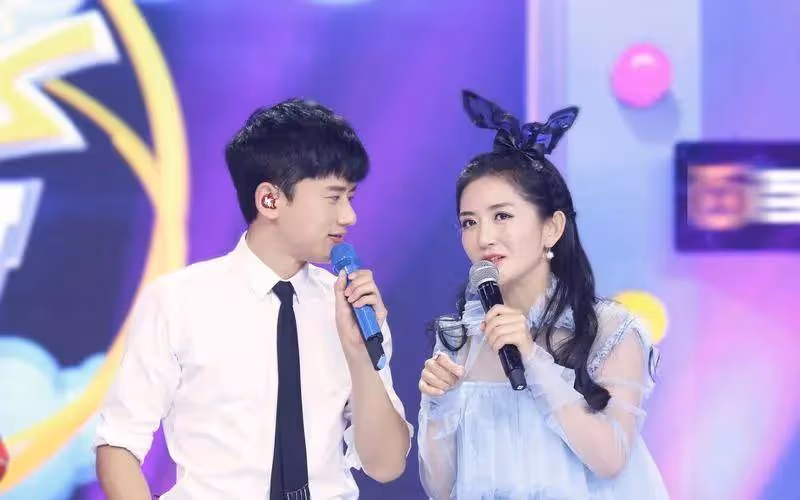 謝娜發布近照人氣差,圈內好友無人理會,微博1.28億粉絲徒有虛名