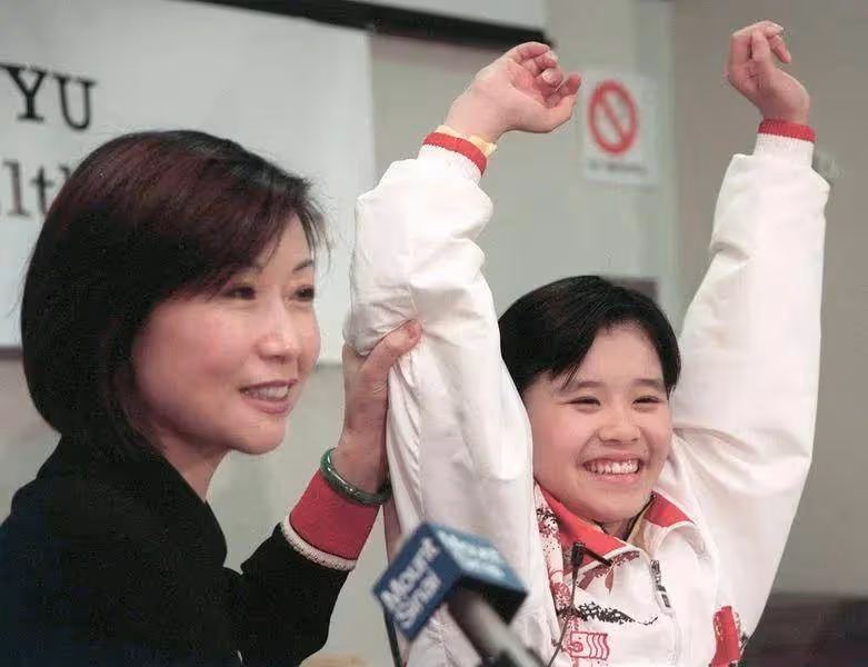 桑蘭近照:42歲身體瘦小似孩童出行坐輪椅,但臉上幸福欲拼二胎