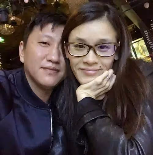 桑蘭近照:42歲身體瘦小似孩童出行坐輪椅,但臉上幸福欲拼二胎