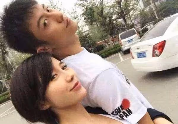 黃景瑜前妻和前女友發類似內容,暗指迪麗熱巴是小三,她們吃醋了