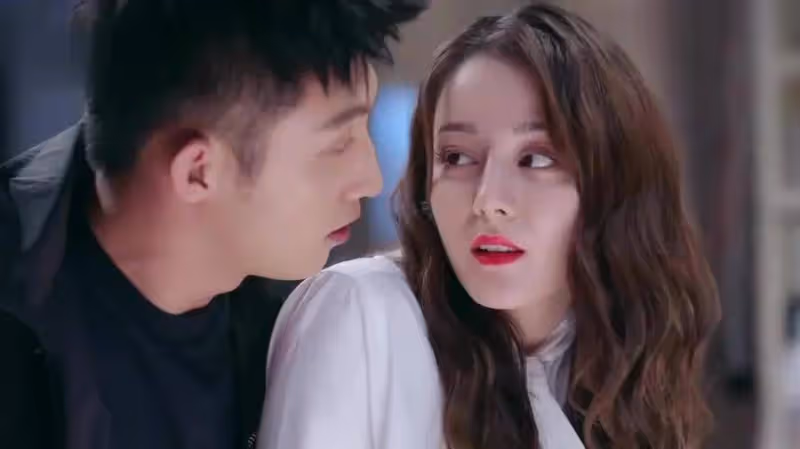 黃景瑜前妻和前女友發類似內容,暗指迪麗熱巴是小三,她們吃醋了