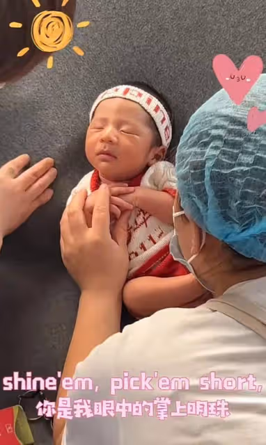 閆學晶孫子在月子中心拍寫真，眾人圍繞服務周到，寶寶越發像奶奶