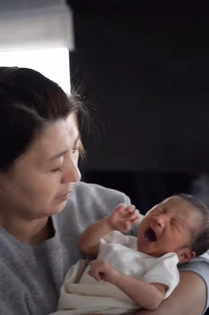 閆學晶孫子在月子中心拍寫真，眾人圍繞服務周到，寶寶越發像奶奶