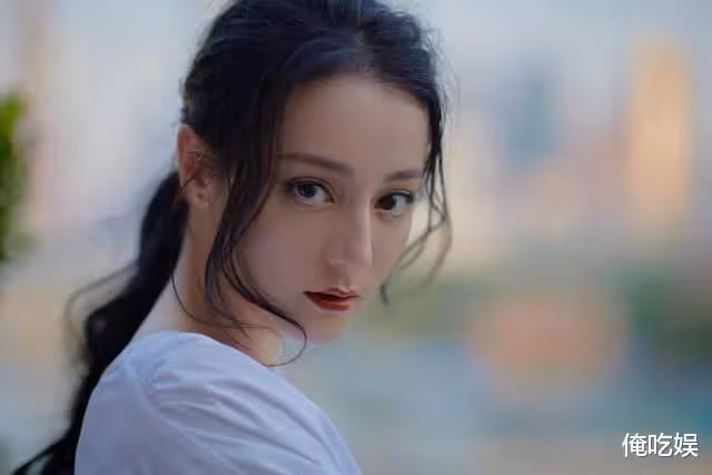 趙麗穎劈叉證明沒懷孕後被打臉，迪麗熱巴懷孕闢謠還可信嗎？