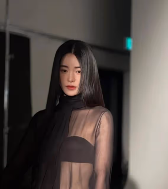 23歲一脫成名傍上富豪，最後豪門夢碎，清醒過後華麗復出
