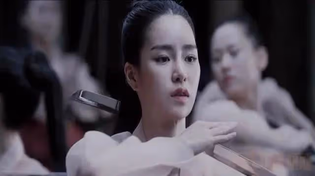 23歲一脫成名傍上富豪,最後豪門夢碎,清醒過後華麗復出